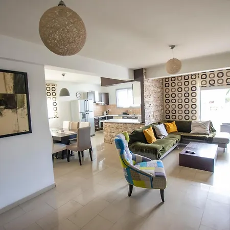 Glabur - The Executive 2 Bdr - City, Free Parking & Wifi, Welcomes You!!! *