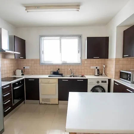 Glabur - The Executive 2 Bdr - City, Free Parking & Wifi, Welcomes You!!! Apartment