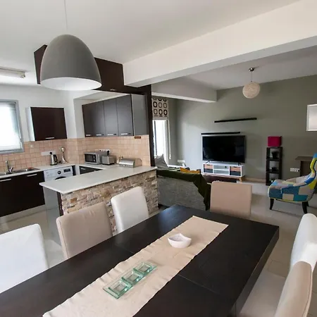 Glabur - The Executive 2 Bdr - City, Free Parking & Wifi, Welcomes You!!! Nicosia